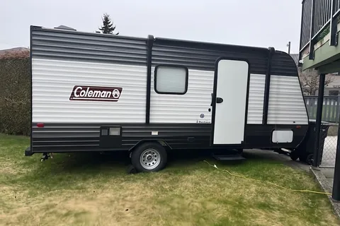 Victor's Coleman 17b family Travel Trailer