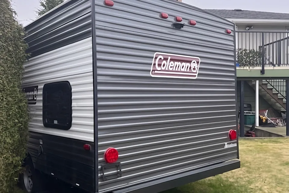 Victor's Coleman 17b family Travel Trailer
