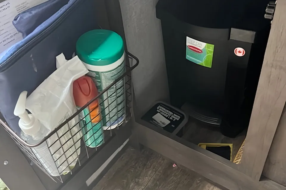 Victor's Coleman 17b family Travel Trailer
