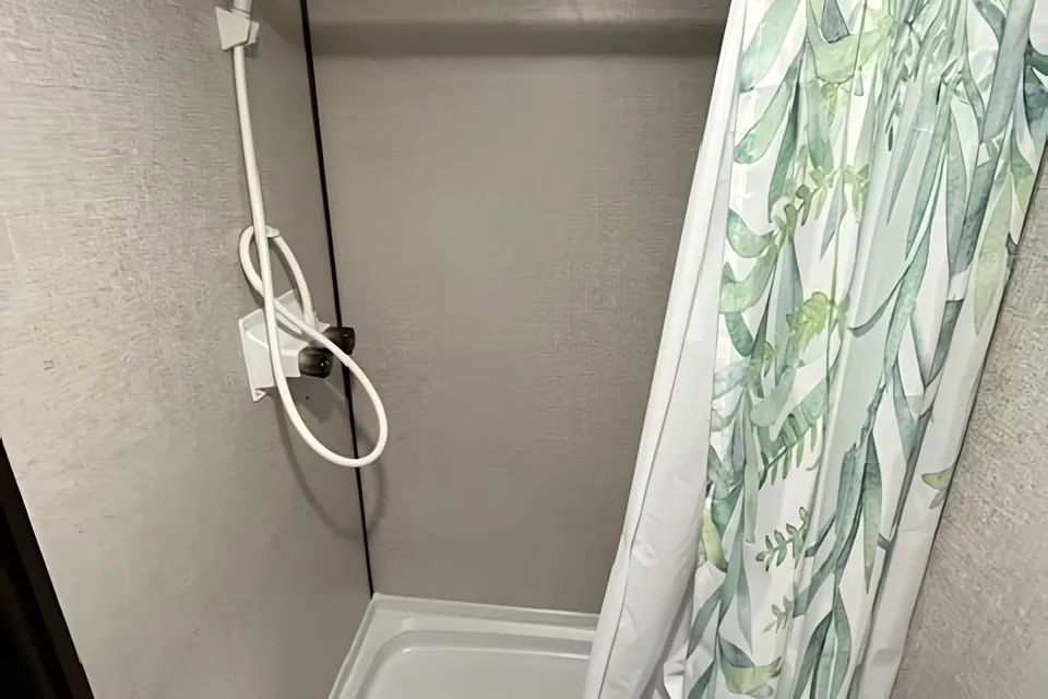 Victor's Coleman 17b family Travel Trailer