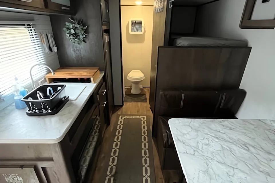 Victor's Coleman 17b family Travel Trailer