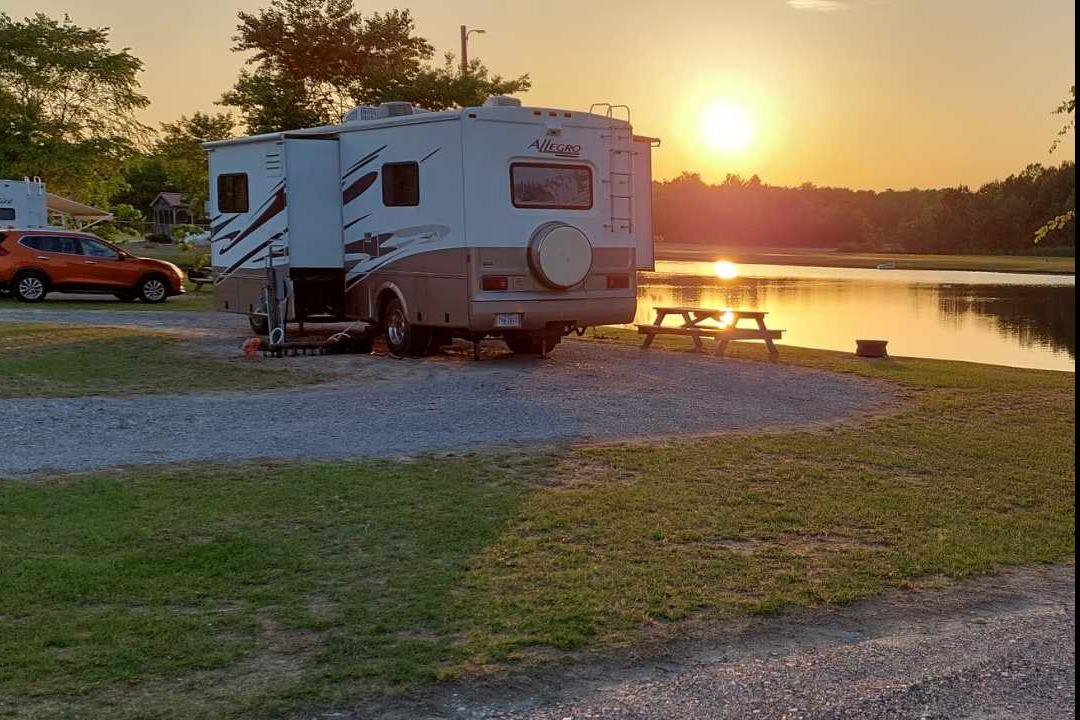 Krystal 's Tiffin Motorhomes Allegra 28DA "Coach" Class A