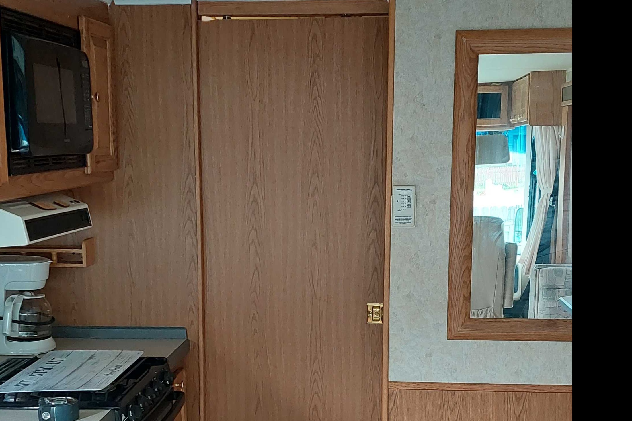 Krystal 's Tiffin Motorhomes Allegra 28DA "Coach" Class A