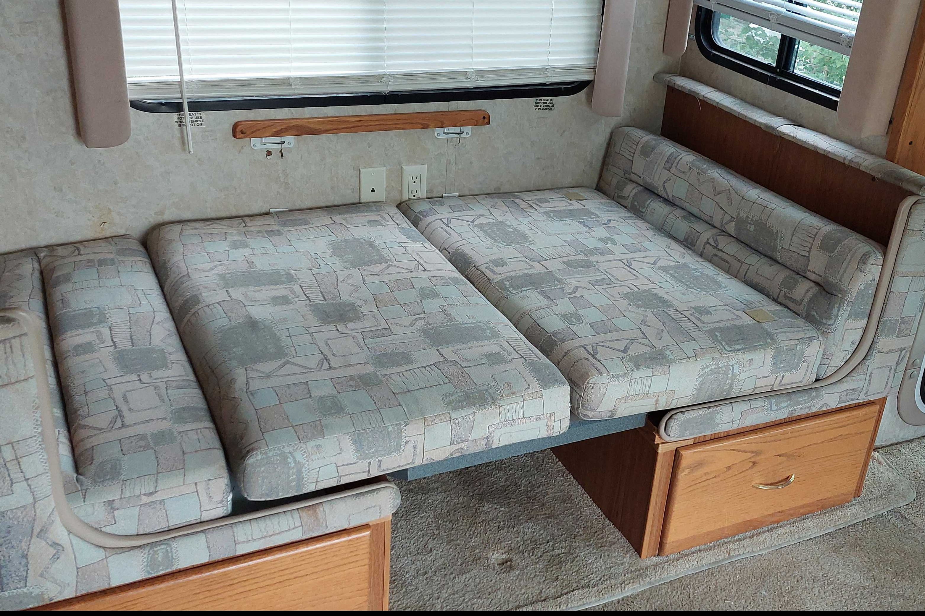 Krystal 's Tiffin Motorhomes Allegra 28DA "Coach" Class A