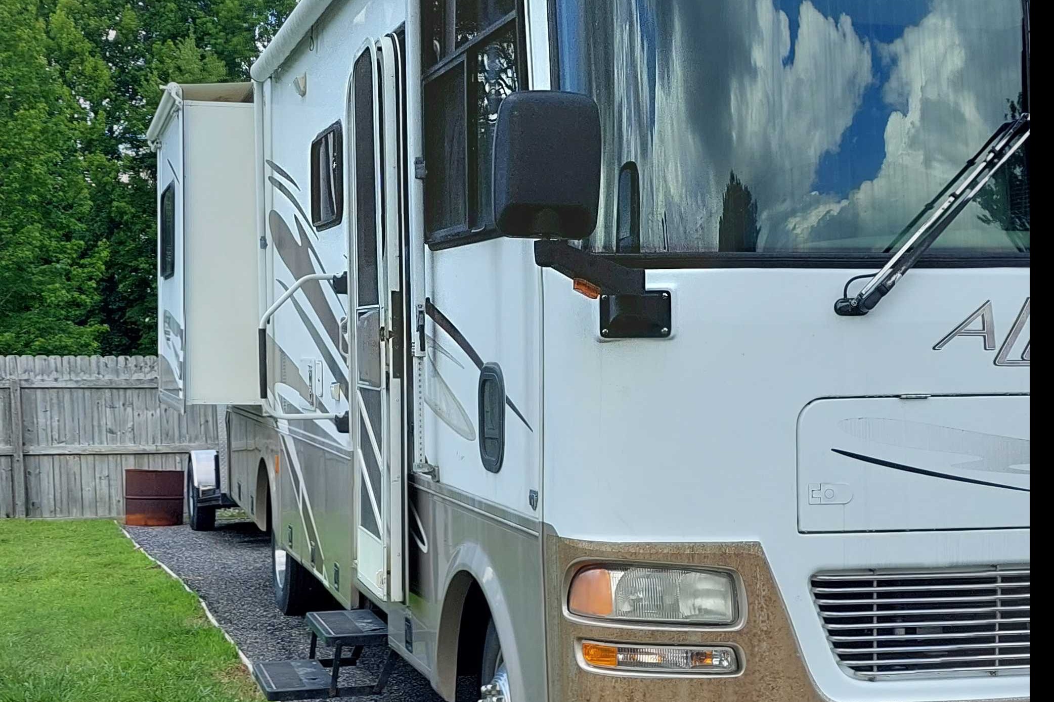 Krystal 's Tiffin Motorhomes Allegra 28DA "Coach" Class A