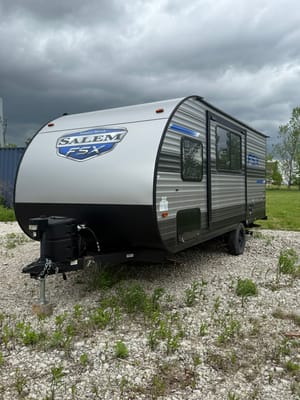 Kinch's Family Travel Trailer Forest River Salem FSX178BHSK