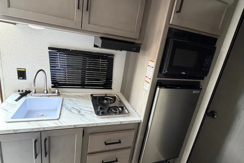 The bunk&beers Keystone Hideout sport 175bh Travel Trailer
