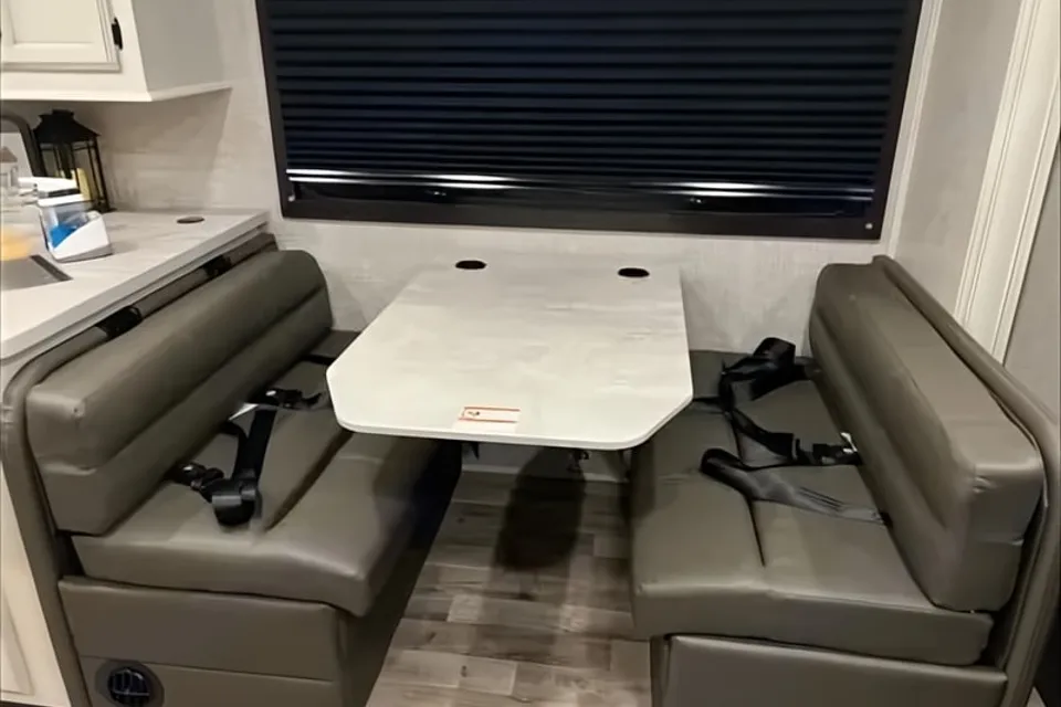Entegra Coach Odyssey 31F