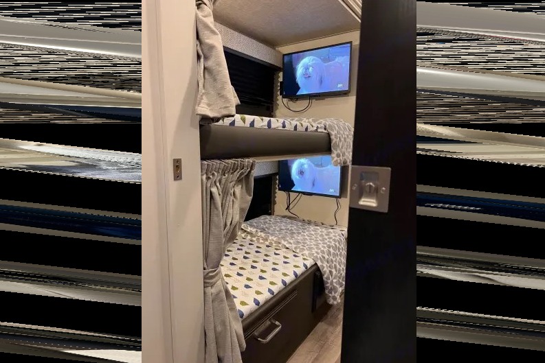 Entegra Coach Odyssey 31F