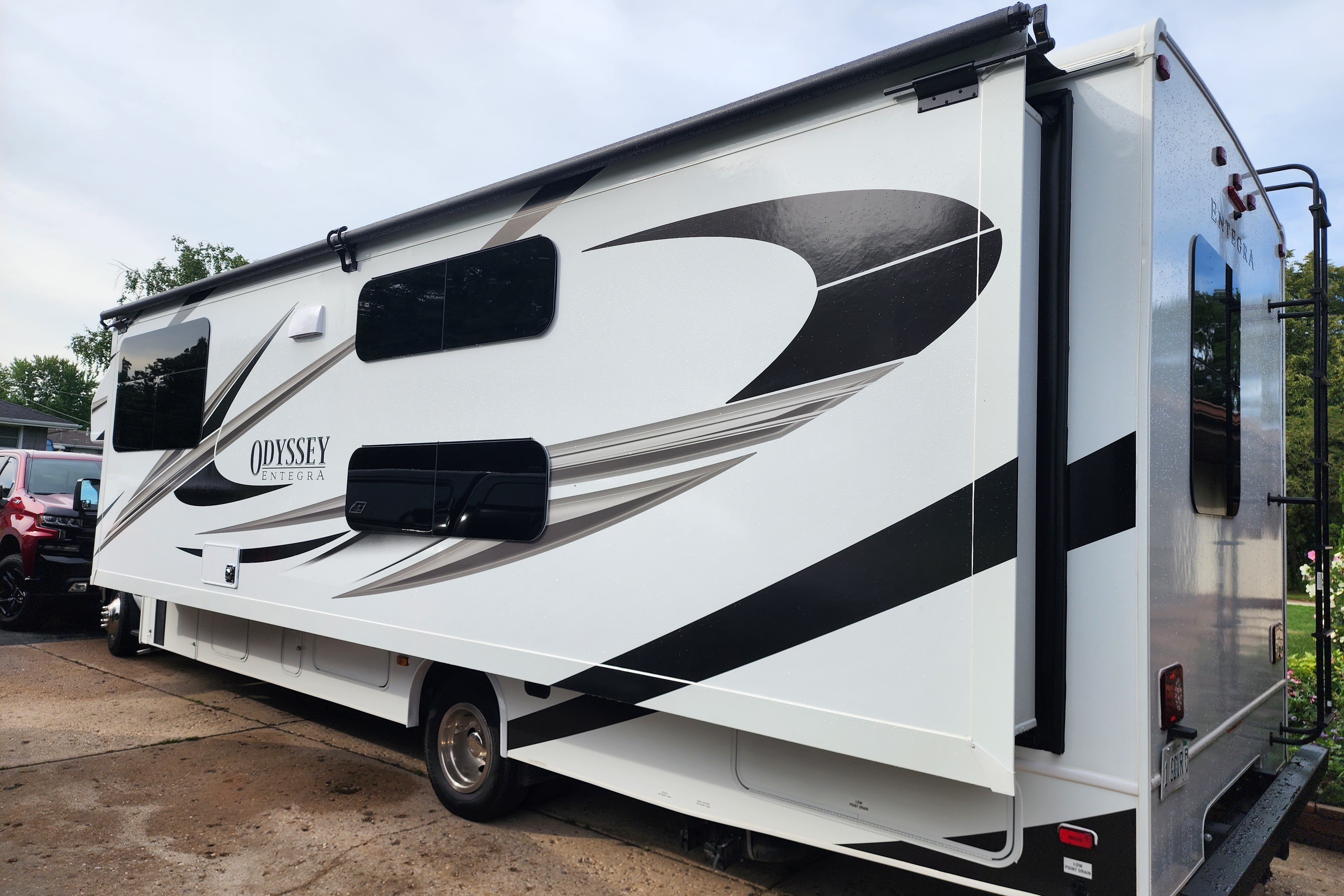 Entegra Coach Odyssey 31F