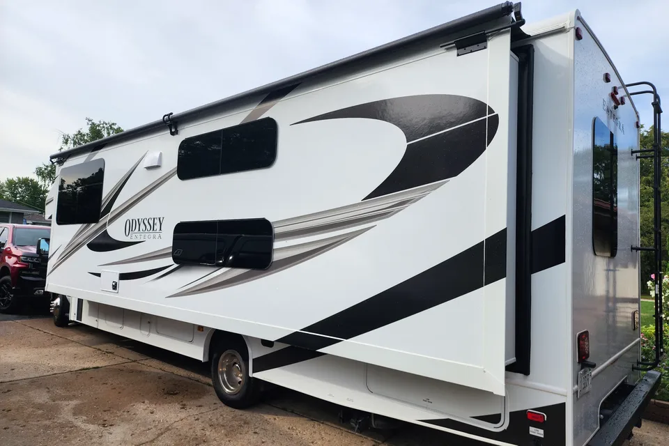 Entegra Coach Odyssey 31F