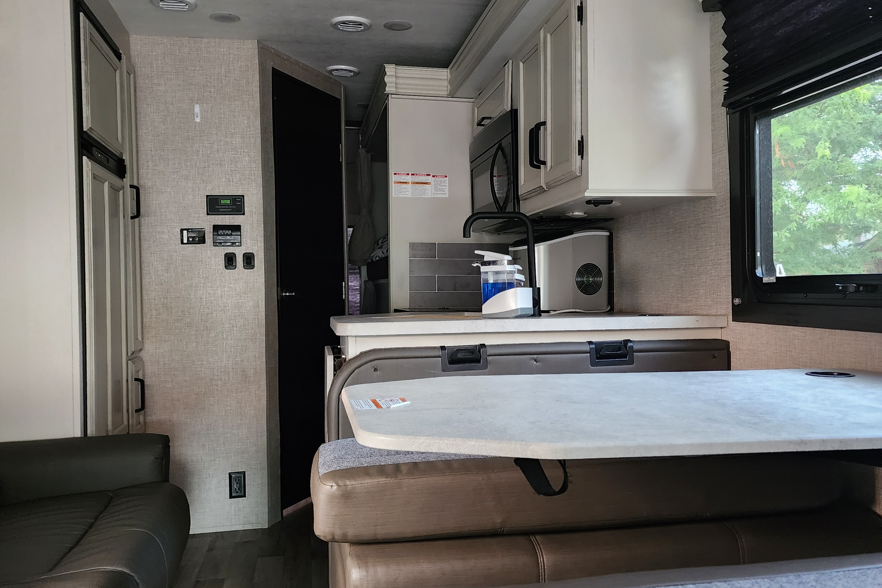 Entegra Coach Odyssey 31F