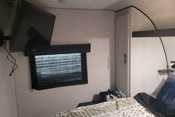 Amy's Sportsman 271BHKSE Travel Trailer