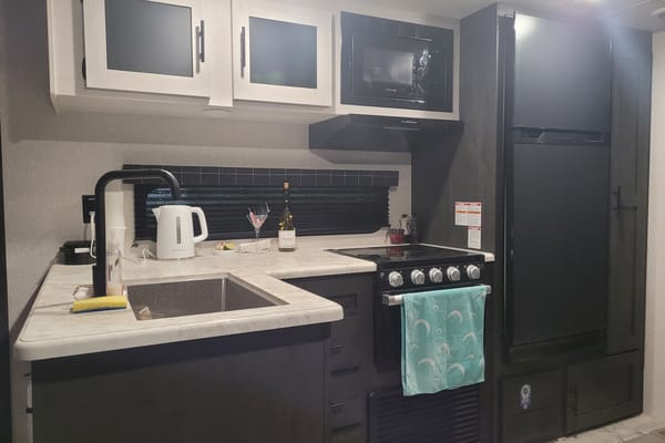 Amy's Sportsman 271BHKSE Travel Trailer