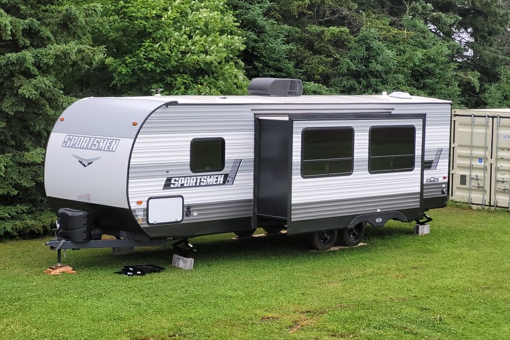 Amy's Sportsman  271BHKSE Travel Trailer