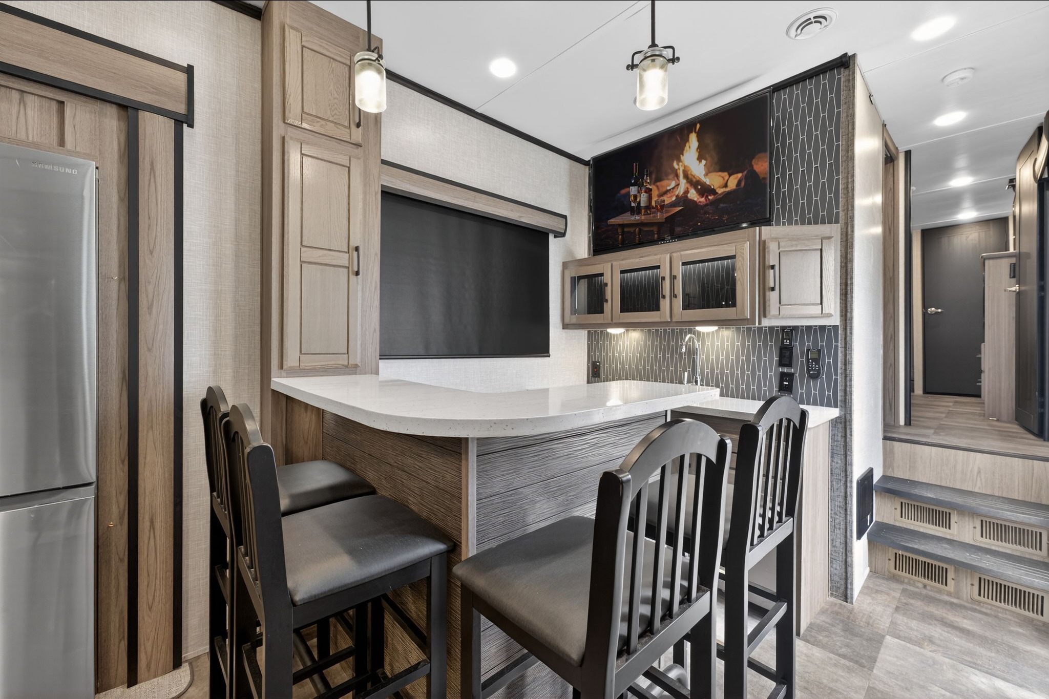Deanna's Crossroads Cameo Series Fifth Wheel