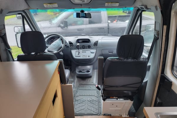 Ruffus – Cozy Adventure Van for Two, Off-Grid Ready! 🚐✨