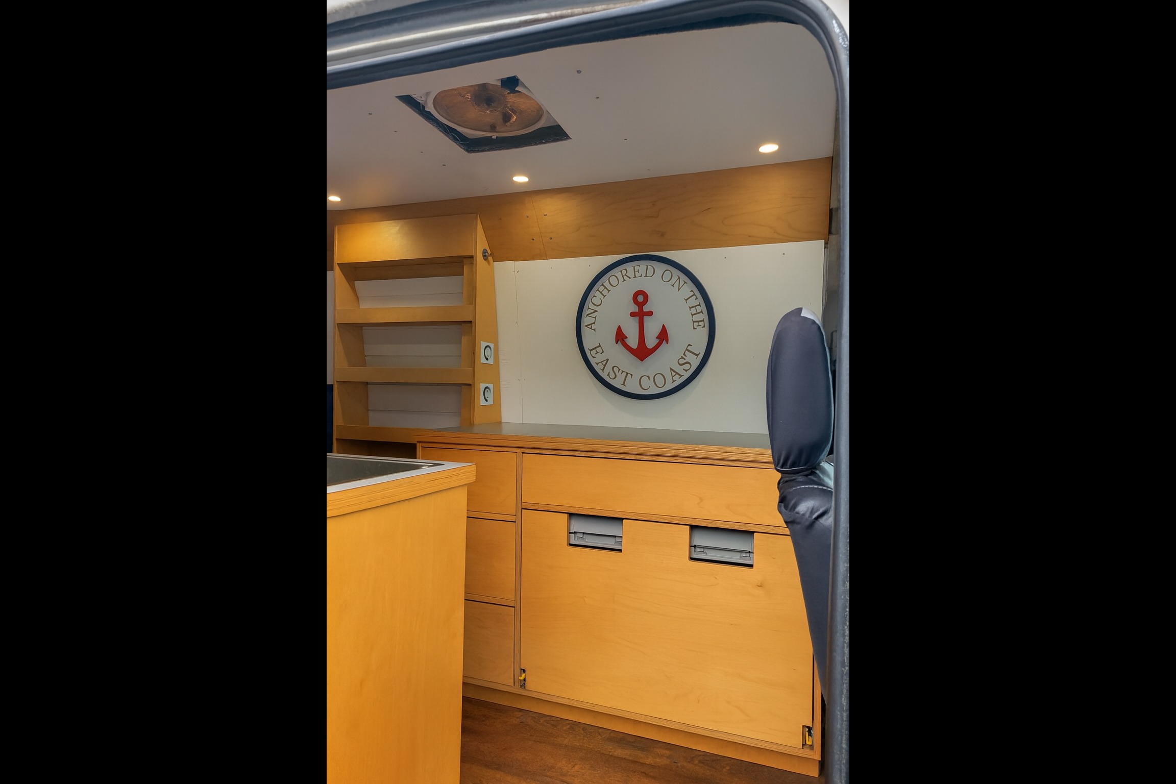 Ruffus – Cozy Adventure Van for Two, Off-Grid Ready! 🚐✨
