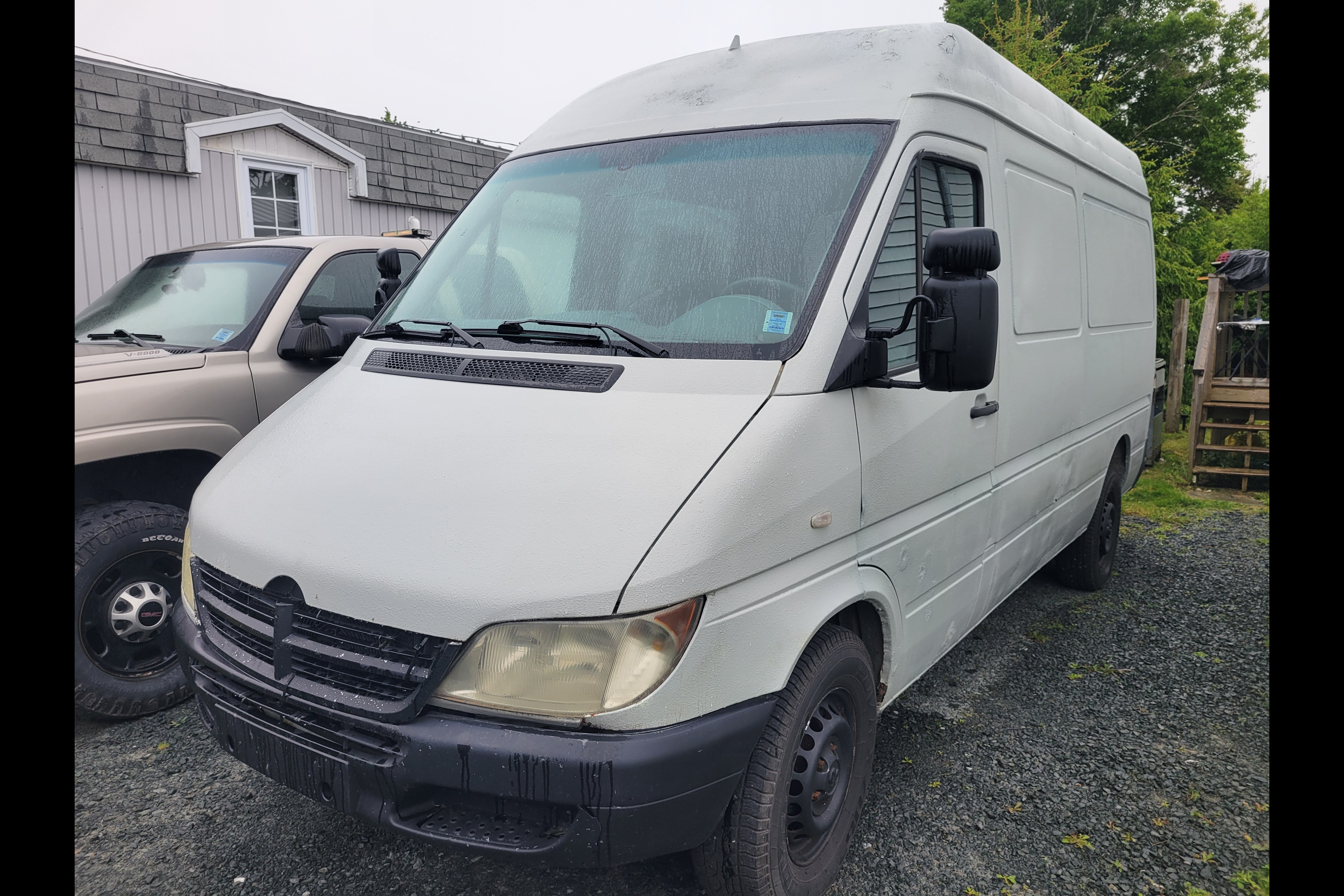Ruffus – Cozy Adventure Van for Two, Off-Grid Ready! 🚐✨