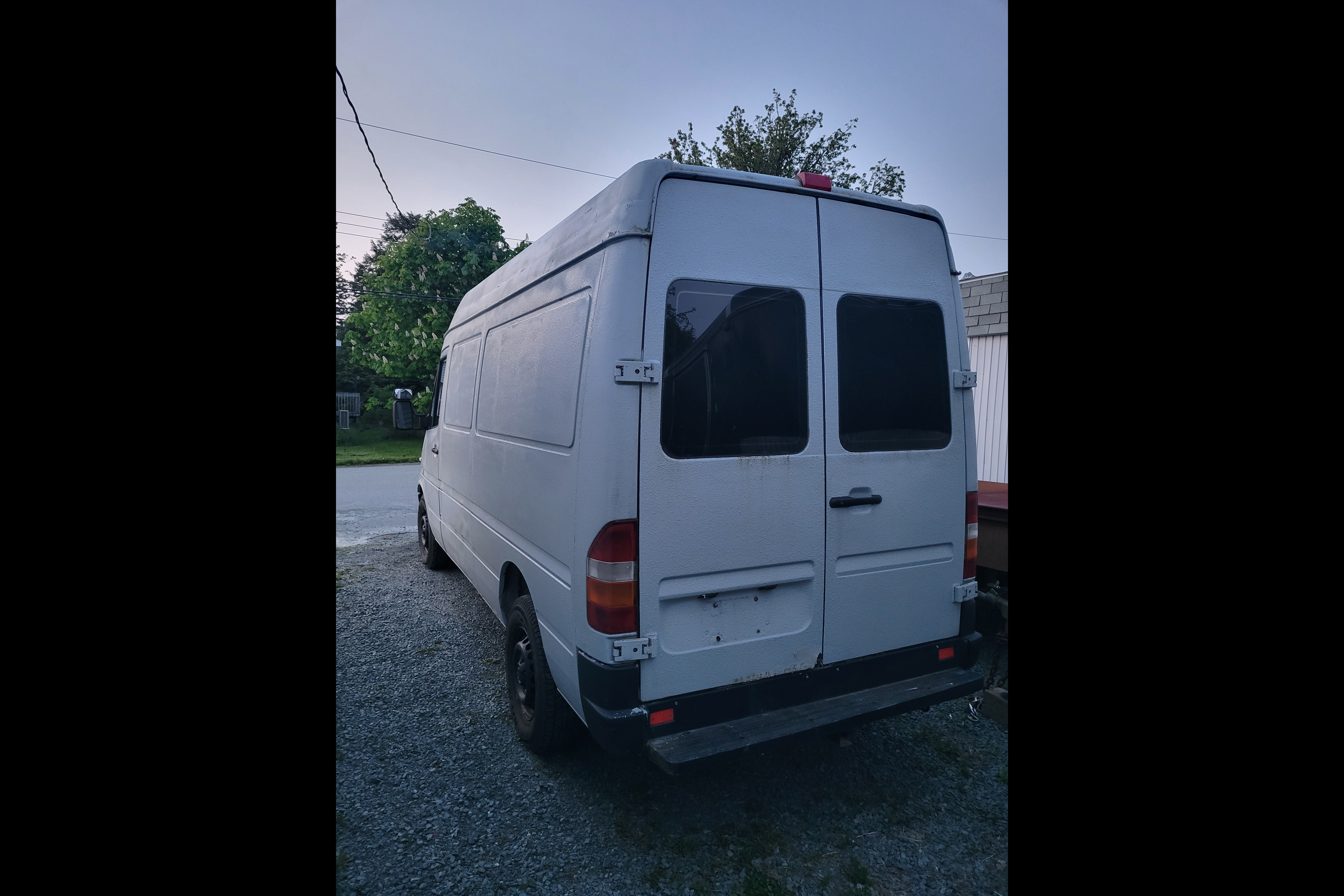 Ruffus – Cozy Adventure Van for Two, Off-Grid Ready! 🚐✨