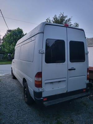 Ruffus – Cozy Adventure Van for Two, Off-Grid Ready! 🚐✨