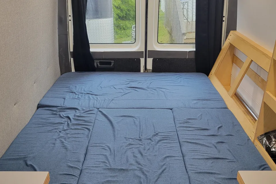 Ruffus – Cozy Adventure Van for Two, Off-Grid Ready! 🚐✨