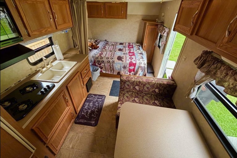 19' Jag Couples Retreat South Division RV