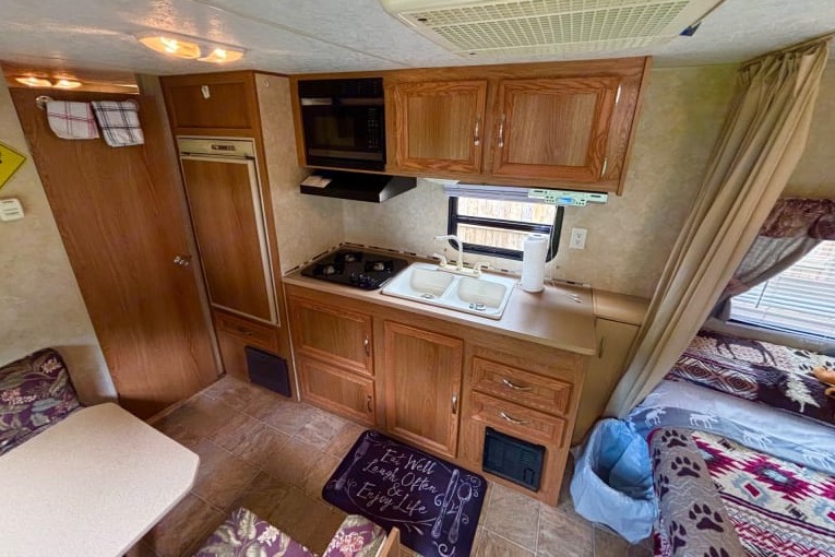 19' Jag Couples Retreat South Division RV