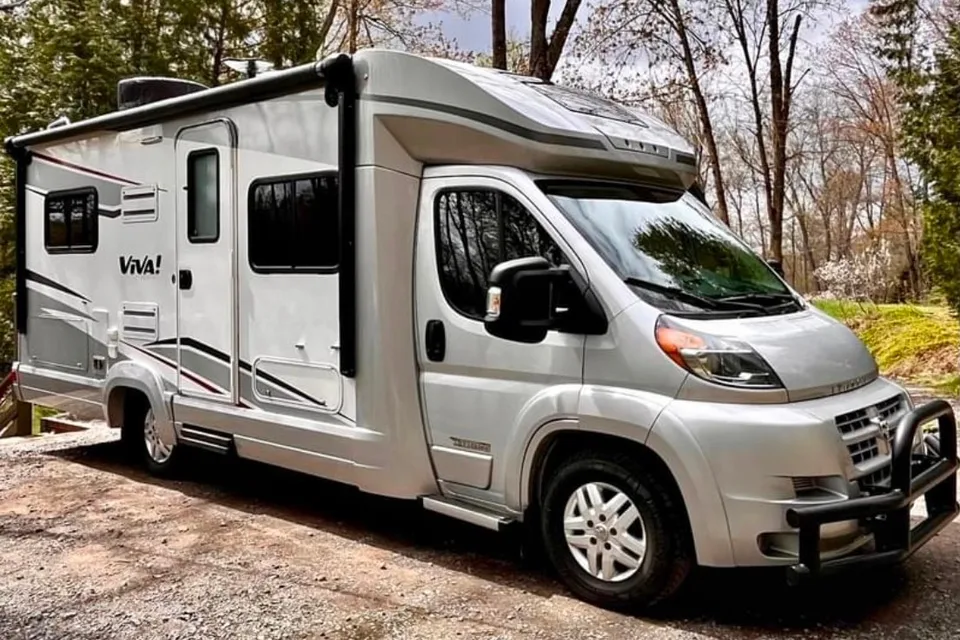 Winnebago Itasca Viva