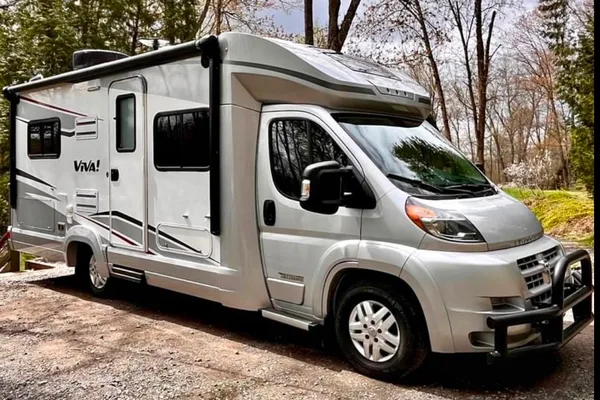 Winnebago Itasca Viva