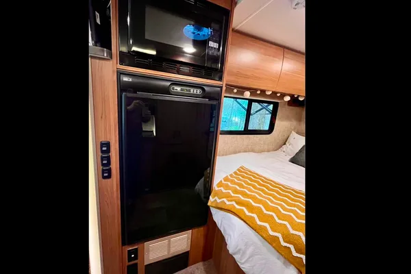 Winnebago Itasca Viva