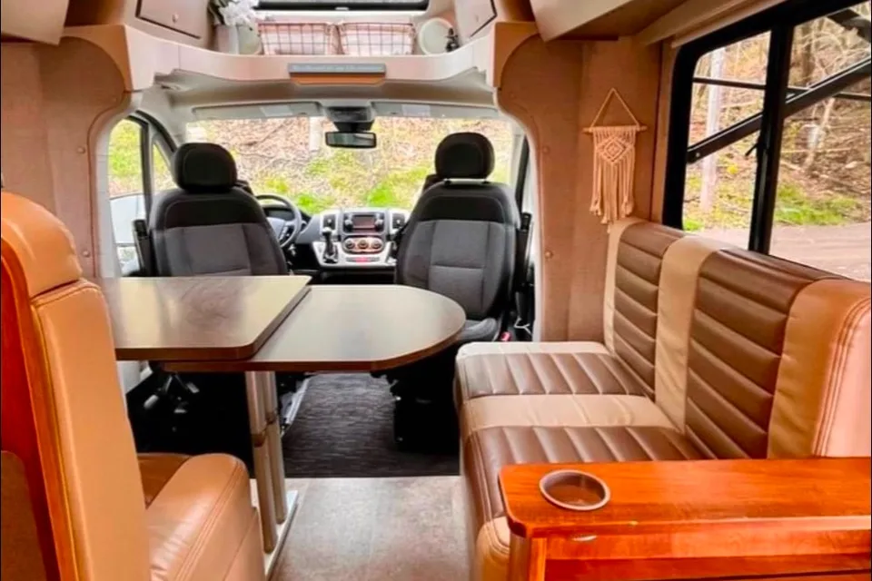 Winnebago Itasca Viva