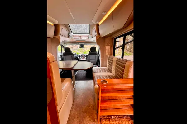 Winnebago Itasca Viva