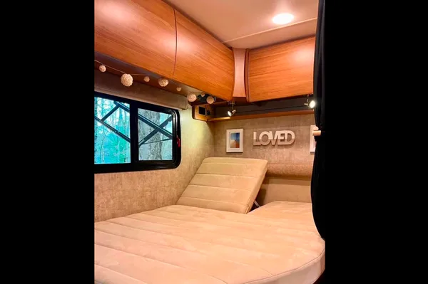 Winnebago Itasca Viva