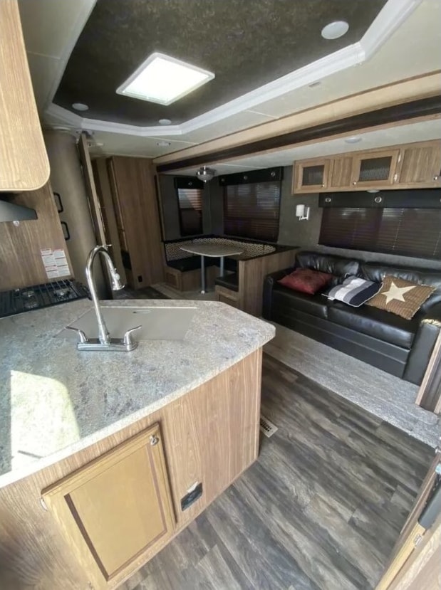 DG's 2018 Shasta Revere with Bunkhouse