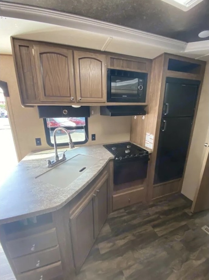 DG's 2018 Shasta Revere with Bunkhouse