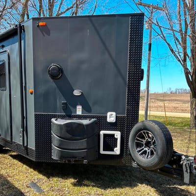 Adam's Team Lodge Extreme 2 Toy Hauler