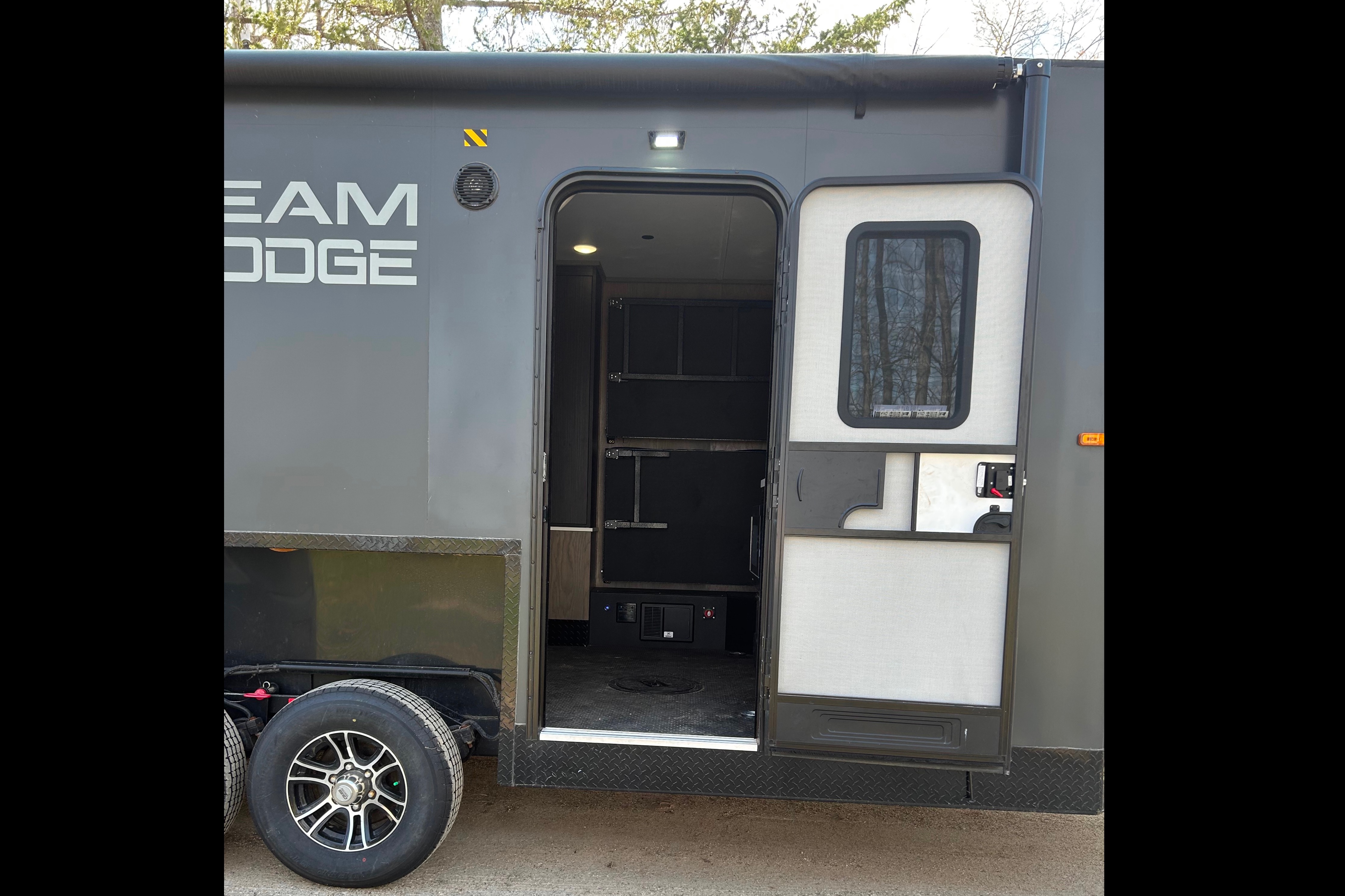 Adam's Team Lodge Extreme 2 Toy Hauler