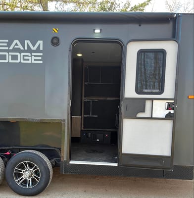 Adam's Team Lodge Extreme 2 Toy Hauler