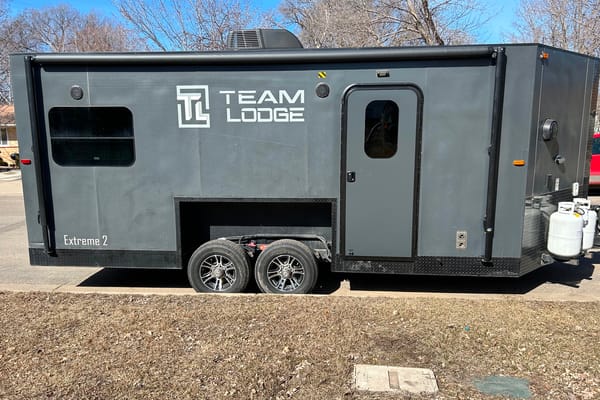 Adam's Team Lodge Extreme 2 Toy Hauler