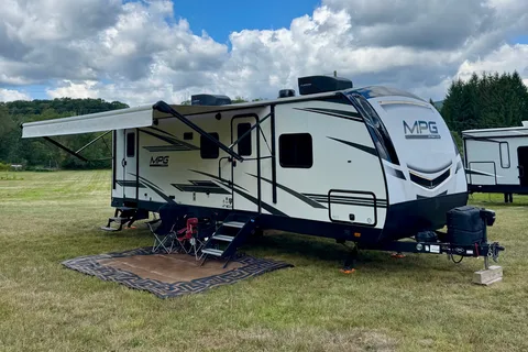 Eugene's Cruiser RV Travel Trailer