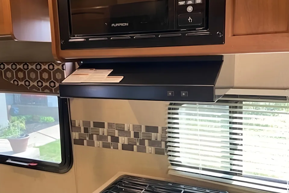 Toy Hauler and Family RV Coachmen Freedom Express 271BL 1/2 Ton Towable