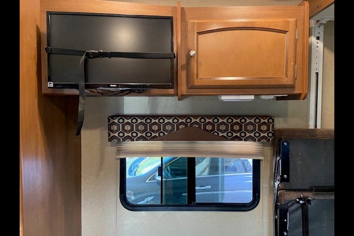 Toy Hauler and Family RV Coachmen Freedom Express 271BL 1/2 Ton Towable