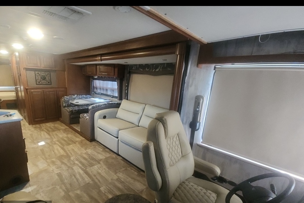 Luxury Georgetown 351DS Class A RV Rental!