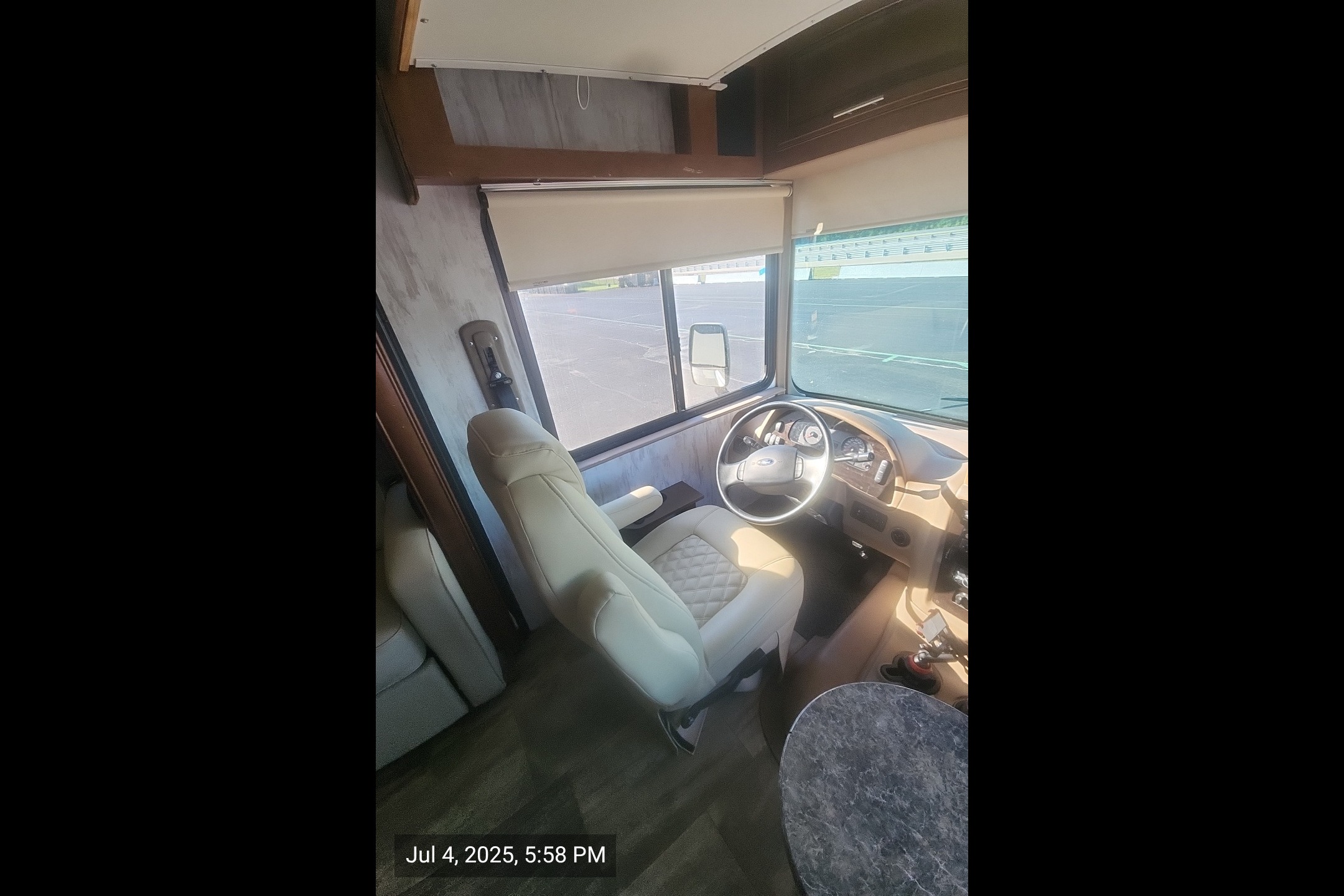 Luxury Georgetown 351DS Class A RV Rental!