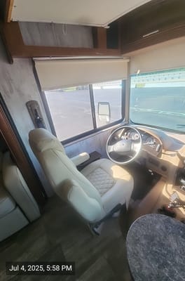 Luxury Georgetown 351DS Class A RV Rental!