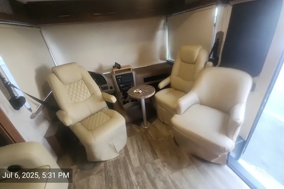 Luxury Georgetown 351DS Class A RV Rental!