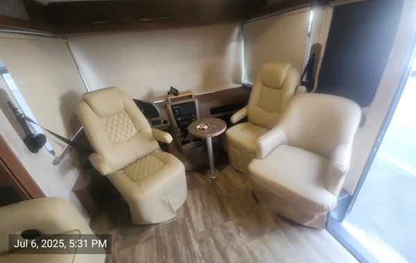 Luxury Georgetown 351DS Class A RV Rental!