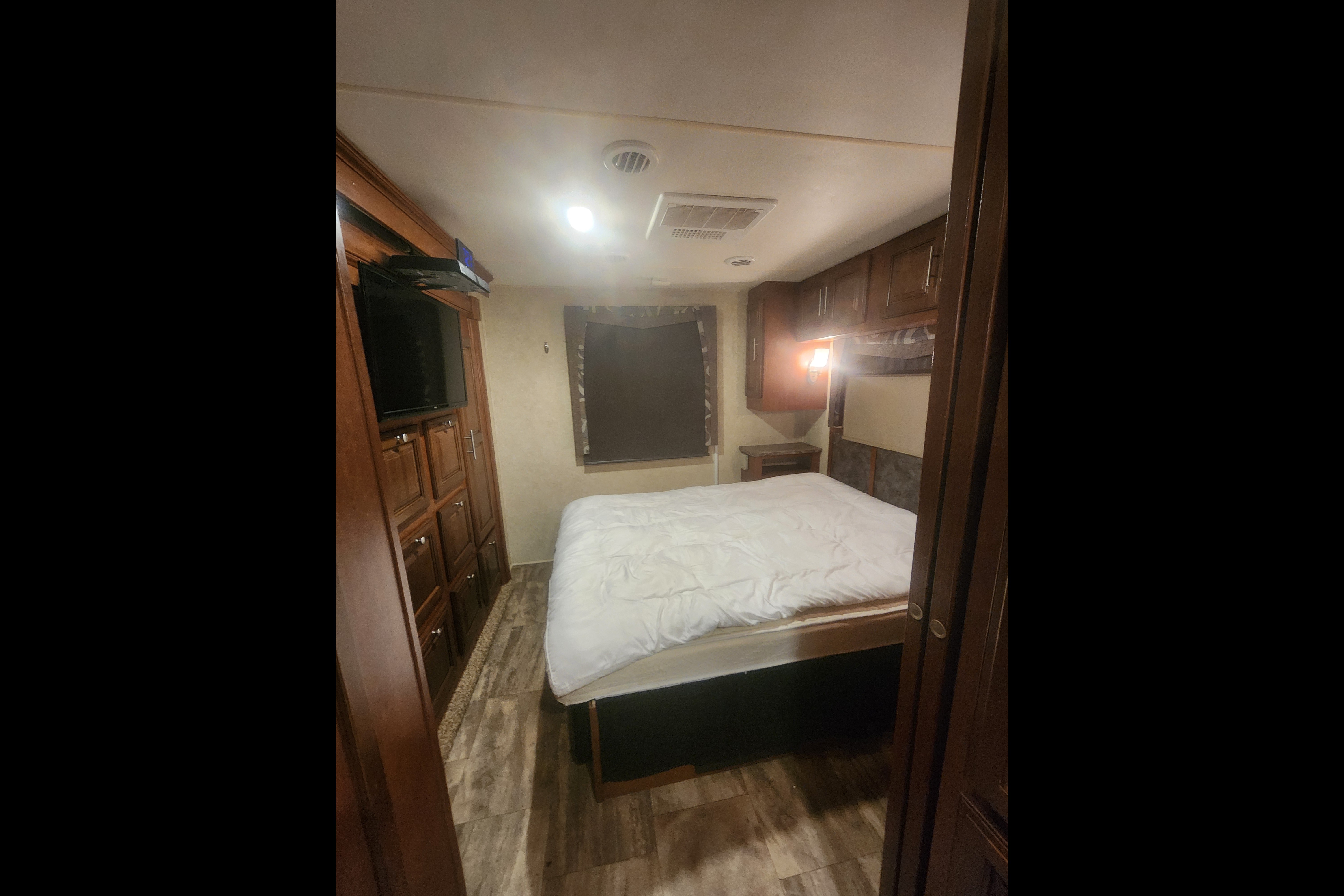 Luxury Georgetown 351DS Class A RV Rental!