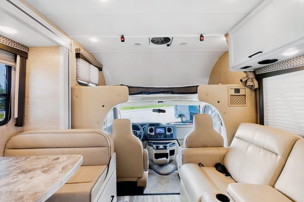 Brand New! Beautiful 2023 Thor Class C